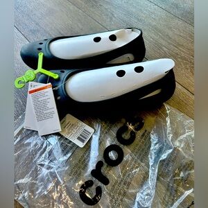 Woman's Crocs Flats.